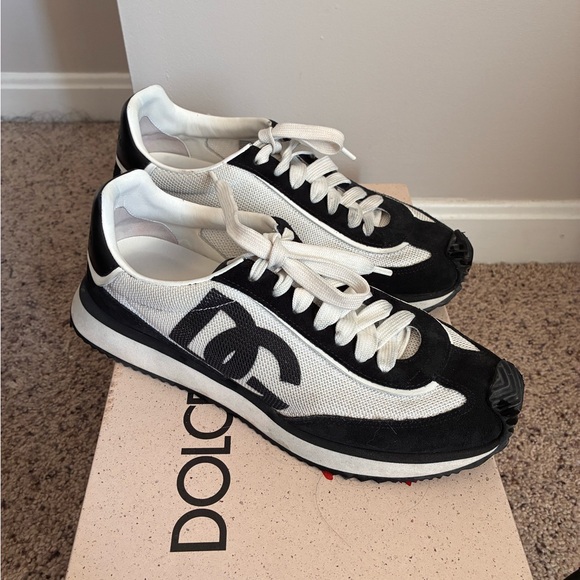 Dolce & Gabbana women’s black and white cushion sneakers. Size 8 US / 38 EU